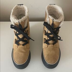 Sorel Tan and Black Cozy Boots